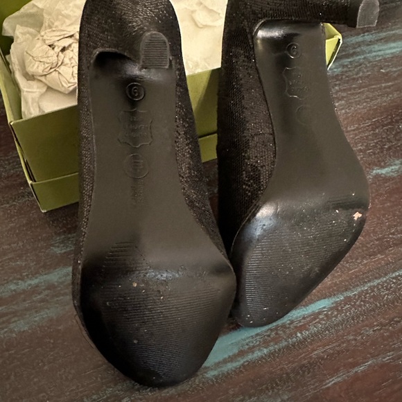 NIB. Black glitter peep toe pumps with Satin bow. Great for formals or prom - Picture 5 of 8